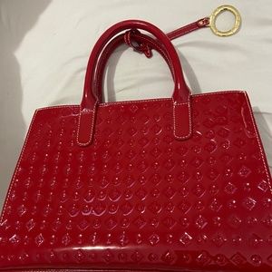 Invece red purse